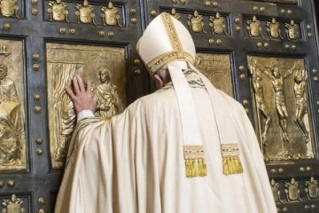 கத்தோலிக்கர்களின் மிக முக்கியமான ஜூபிலி ஆண்டில் போப் மரணம்