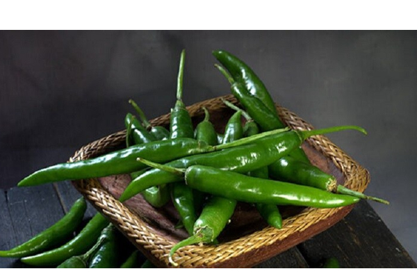 ஒரு மாதம் ஆனாலும் பச்சை மிளகாயை கெட்டுப்போகாமல் பாதுகாப்பாக வைத்திருப்பது எப்படி? | Tips To Green Chiles Fresh For One Month Spoil