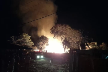 திடீர் தீ விபத்து! மூன்று மர ஆலைகள் முற்றாக சேதம் (Video)