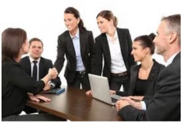 හැමෝම අතරේ කැපී පෙනෙන චරිතයක් වෙන්න නම් ඔබ කළ යුතු දේ..