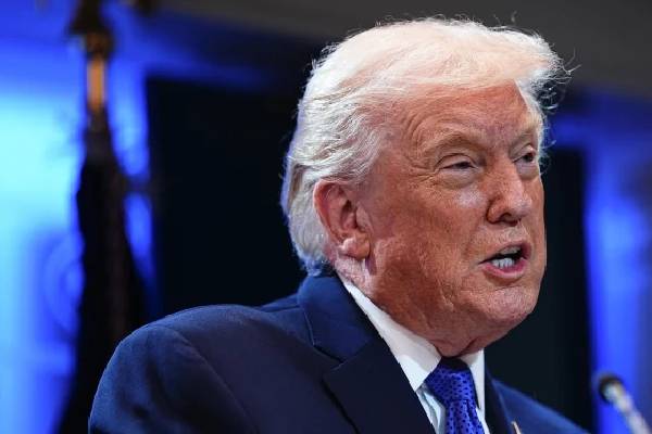 மீண்டும் அதிரடி காட்டிய ட்ரம்ப் : 10லிருந்து 15 சதவீதமாக உயர்ந்துள்ள இறக்குமதி வரி.. | Trump Raises Import Tariffs To 15 Percent