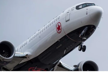 அமெரிக்காவில் அவசரமாக தரையிறக்கப்பட்ட கனடிய விமானம்; ஏன் தெரியுமா?