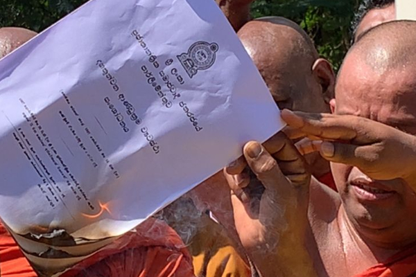 13 ஆவது திருத்தச்சட்டம் குறித்து விளக்கமின்மையாலேயே தேரர்கள் வீதிகளில் இறங்கியுள்ளனர்: மனோ கணேசன் | Mano Ganeshan About 13Th Amendment 13 ஆவது திருத்தச்சட்டம் குறித்து விளக்கமின்மையாலேயே தேரர்கள் வீதிகளில் இறங்கியுள்ளனர்: மனோ கணேசன் | Mano Ganeshan About 13Th Amendment