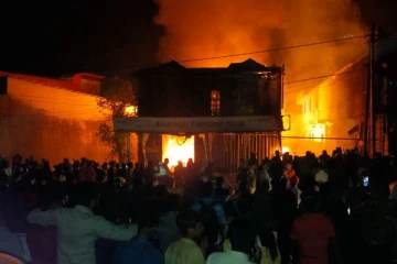 திடீர் தீ விபத்து; 3 கோடி ரூபாய் பெறுமதியான பொருட்கள் சேதம்(Photos)