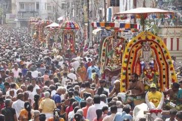 தஞ்சையில் ஒரே இடத்தில் 25 பெருமாள்கள் கருடசேவை வைபவம்