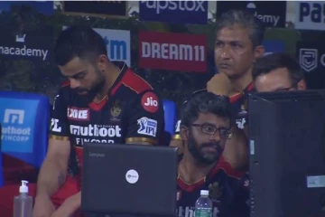 அந்த ஒரு விக்கெட் போனவுடனே உடைந்து போன கோலி! வைரலாகும் புகைப்படம்:  கலங்கும் ரசிகர்கள்