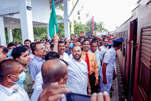 மஹிந்தவின் அதிரடி மாற்றம்; குழப்பத்தில் கொழும்பு அரசியல்! | Mahinda S Dramatic Transformation Colombo