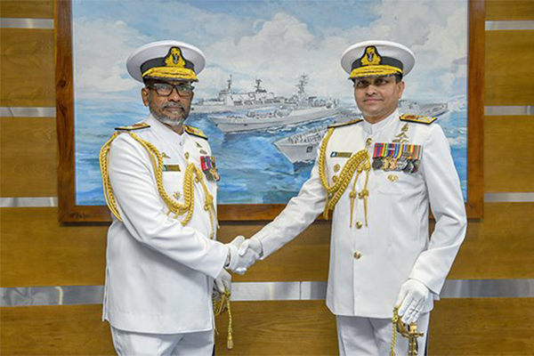 இலங்கைக் கடற்படையின் புதிய தளபதியாக பிரியந்த பெரேரா நியமனம் (photo) | Priyantha Perera Commander Sri Lanka Navy இலங்கைக் கடற்படையின் புதிய தளபதியாக பிரியந்த பெரேரா நியமனம் (photo) | Priyantha Perera Commander Sri Lanka Navy