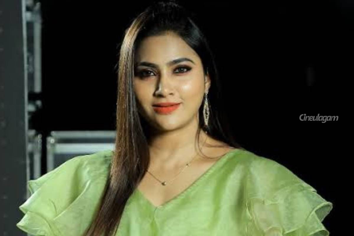 புதிய வீடு கட்டி குடிபோன நடிகை மைனா நந்தினி... வீடியோவுடன் இதோ | Myna Nandhini New House Warming Video