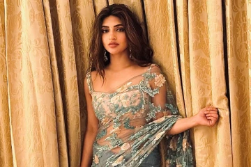 நடிகை ஸ்ரீலீலா ட்ரான்ஸ்பரென்ட் சேலையில் செம ஹாட் போட்டோஷூட்