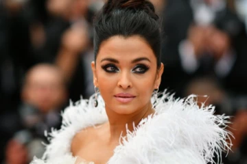 விளம்பரத்திற்கு போஸ் கொடுத்த ஐஸ்வர்யா ராய்க்கே இவ்வளவு தான் சம்பளமா..