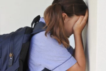 பாடசாலை மாணவிக்கு ஆபாச குறுஞ்செய்தி அனுப்பி துஸ்பிரயோகம்; ஆசிரியரின் குட்டு அம்பலம்