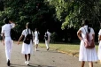 காணாமல்போன பாடசாலை மாணவிகள் அறையொன்றில் கண்டுபிடிப்பு