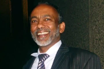 இரண்டு ரயில்களுக்கு நடுவே சிக்கி உடல் நசுங்கி பலியான நபர்: லண்டனில் பயங்கரம்