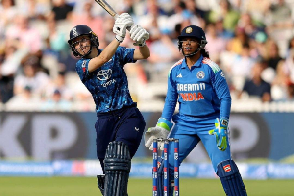 Women england beat Women india by 8 Wickets