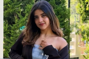 சட்டையை கழற்றி அய்யனார் துணை சீரியல் நடிகை ஸ்வாதி எடுத்த போட்டோ ஷுட் புகைப்படங்கள்