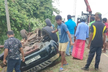 திருகோணமலையில் இடம்பெற்ற வாகன விபத்தில் இருவர் படுகாயம் (Photos)