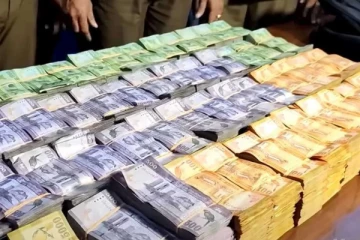 பயணப்பையில் கட்டுகட்டாக பெருந்தொகை பணம் ; விசாரணையில் வெளிவந்த பகீர் தகவல்