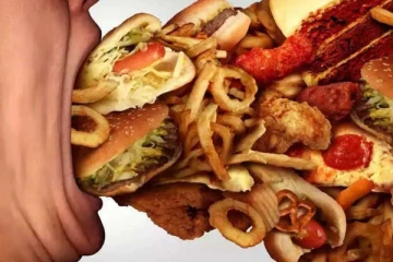 நின்னுக்கிட்டே சாப்பிட்டா என்னென்ன ஆபத்து! இனி இந்த தவறை செய்யாதீர்கள்