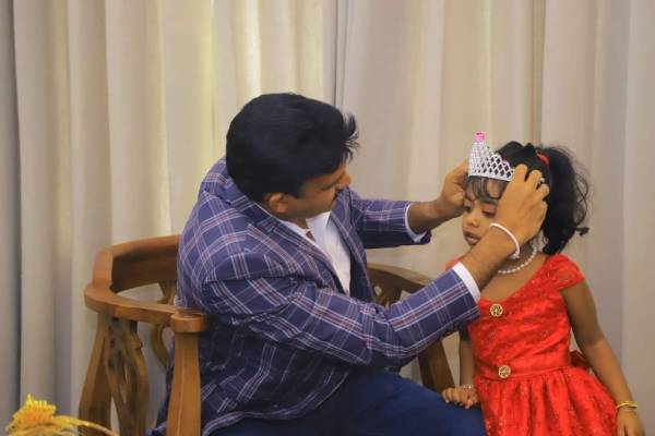 சாதனை சிறுமியை கெளரவித்த ஆளுநர் செந்தில் தொண்டமான் - ஐபிசி தமிழ்