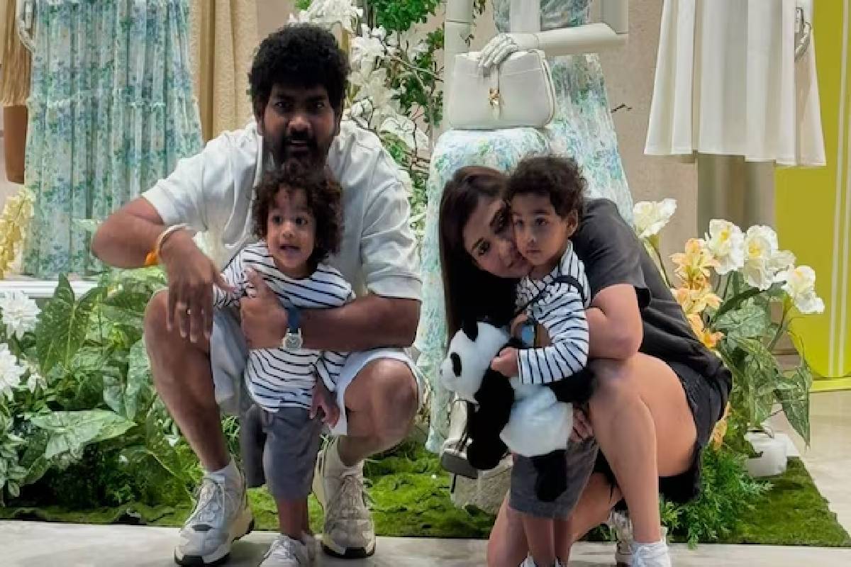 அடடா என்ன ஒரு ரொமான்ஸ்! புதிய தோற்றத்தில் நயன் - விக்கி ... வைராலாகும் புகைப்படங்கள் | Ayanthara New Romantic With Wikki Photos Viral அடடா என்ன ஒரு ரொமான்ஸ்! புதிய தோற்றத்தில் நயன் - விக்கி ... வைராலாகும் புகைப்படங்கள் | Ayanthara New Romantic With Wikki Photos Viral