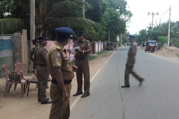 யாழில் பொலிஸாரிடம் டீல் பேசிய வியாபாரிகள்! | Traders Who Talked To The Police In Jaffna