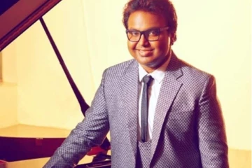 இனிமேல் நாங்க  கணவன் மனைவி அல்ல - விவாகரத்தை அறிவித்த பிரபல இசையமைப்பாளர் அதிர்ச்சியில் திரையுலகம்