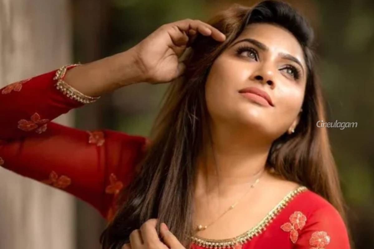 ஸ்பெஷல் நபர்களுடன் தனது பிறந்தநாளை கோலாகலமாக கொண்டாடிய நடிகை மைனா நந்தினி... வீடியோ இதோ | Myna Nandhini Celebrates Her Birthday Video Viral