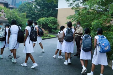 மாணவர்களின் கல்வியாண்டு ஓராண்டு குறைப்பு