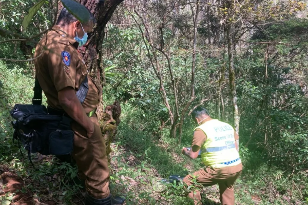 காட்டுக்குள் இறந்து கிடந்த இளைஞன் ; பெரும் சந்தேகத்தில் பொலிஸார் | Youth Found Dead In Forest காட்டுக்குள் இறந்து கிடந்த இளைஞன் ; பெரும் சந்தேகத்தில் பொலிஸார் | Youth Found Dead In Forest