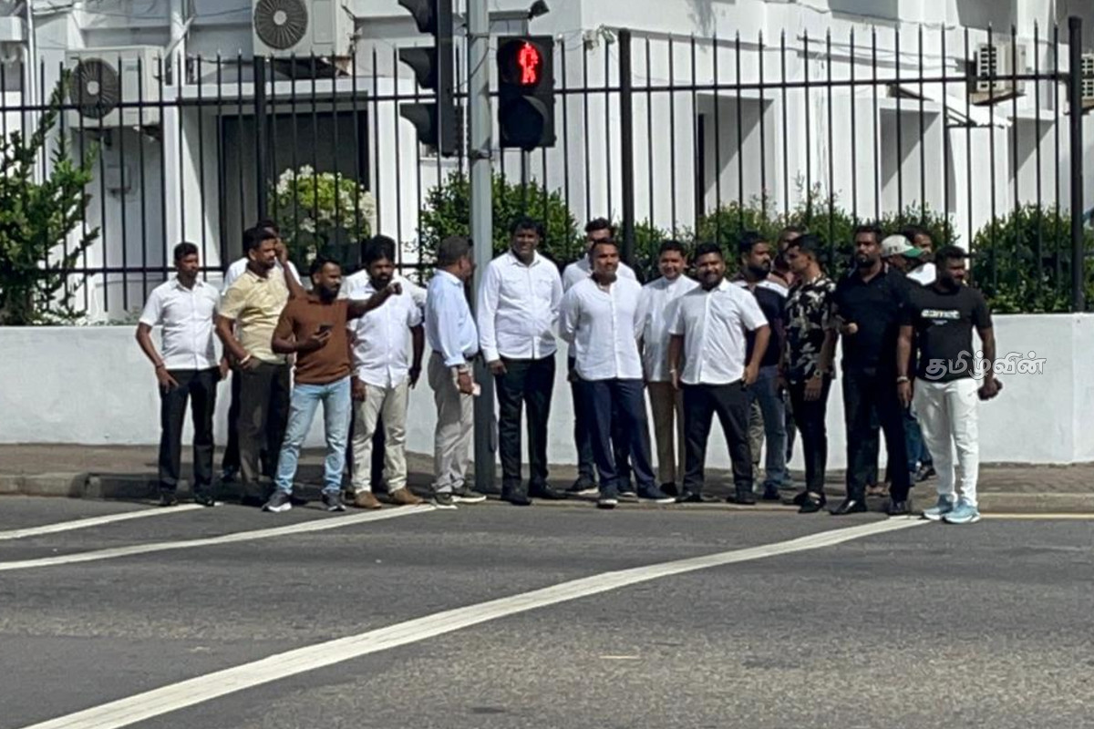 வெளியில் வராத ஏதோ ஒரு பெரிய குற்றம்! தான் கைது செய்யப்படப் போகும் திகதியை நன்கு அறிந்துள்ள நாமல் | Namal Rajapaksa Arrested வெளியில் வராத ஏதோ ஒரு பெரிய குற்றம்! தான் கைது செய்யப்படப் போகும் திகதியை நன்கு அறிந்துள்ள நாமல் | Namal Rajapaksa Arrested