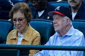 முன்னாள் அமெரிக்க அதிபரின் மனைவி காலமானார்