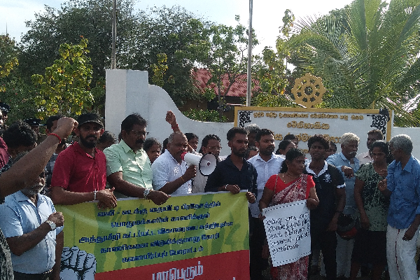 எமது நிலம் எமக்கு வேண்டும் இராணுவமே வெளியேறு; தையீட்டி மக்கள் போராட்டம்!(Photos) | We Want Our Land Leave The Army