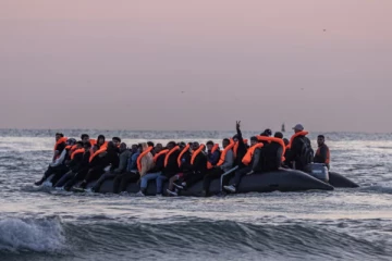 நாடுகடத்தப்படுவதை எதிர்த்து 30 புகலிடக்கோரிக்கையாளர்கள் உண்ணாவிரதம்