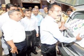 கோவில்பட்டியில் ரூ.2.91 லட்சம் பறக்கும் படையினரால் பறிமுதல்