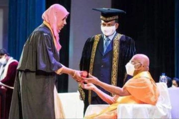 பட்டமளிப்பு விழாவில் என்ன தவறு நடந்துவிட்டது? முகநூலில் நபரொருவர் வெளியிட்ட கருத்து!