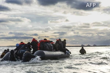 சட்டவிரோத புலம்பெயர்ந்தோரை சர்ச்சைக்குரிய நாடொன்றிற்கு நாடுகடத்த பிரித்தானியா திட்டம்
