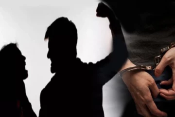 பொலிஸ் நிலையத்திற்குள் பெண்ணைத் தாக்கிய இளைஞன்: வெளியான தகவல்