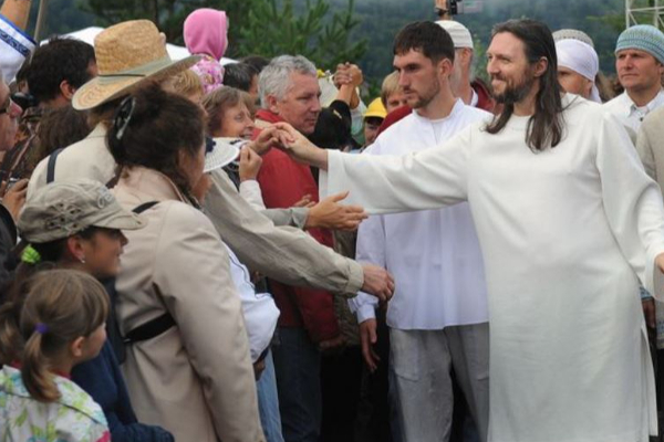 இயேசுவின் மறுபிறவி எனக் கூறி தனி ஊரை உருவாக்கிய ஆசாமி... கம்பி எண்ணும் கதை! - தமிழ்நாடு