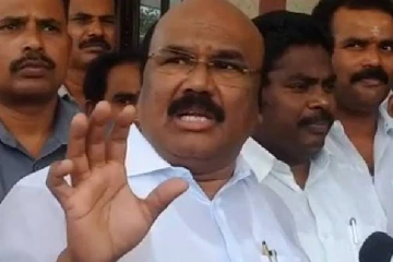 நான் ஓ.பி.எஸ் பக்கமும் இல்லை, ஈ.பி.எஸ் பக்கமும் இல்லை : முன்னாள் அமைச்சர் ஜெயக்குமார்