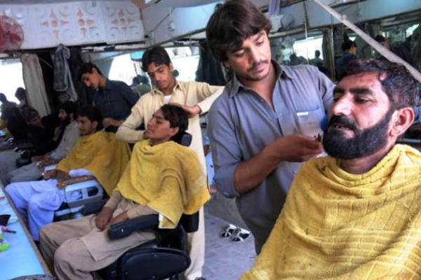 என்னங்க சார் உங்க சட்டம்: ஆப்கானில் தாடி வைத்திருப்போர் ட்ரிம் செய்யக் கூடாது- தாலிபான்கள் உத்தரவு | Afghanistan Taliban New Rule