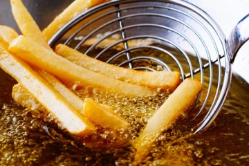 நோய் எதிர்ப்பு மண்டலத்தை பலவீனமாக்கும் இந்த உணவுகளை தப்பி தவறி கூட சாப்பிடாதீங்க மக்களே!