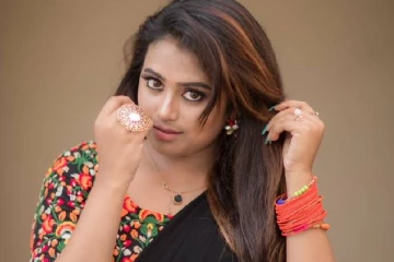 பாரதி கண்ணம்மா சீரியல் வில்லியின் அம்மாவை பார்த்துள்ளீர்களா? அழகில் ஹீரோயின்களையும் மிஞ்சிட்டாரே!!