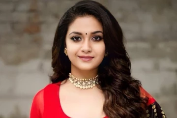 நடு கடலில் நடிகை கீர்த்தி சுரேஷ்.. எப்படி போஸ் கொடுத்துள்ளார் பாருங்க