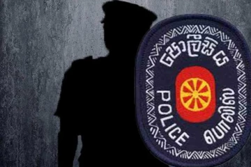சமூக ஊடகங்களில் புகைப்படம் பகிர்ந்த விவகாரம் : பொலிஸ் அதிகாரி பணி இடைநீக்கம்