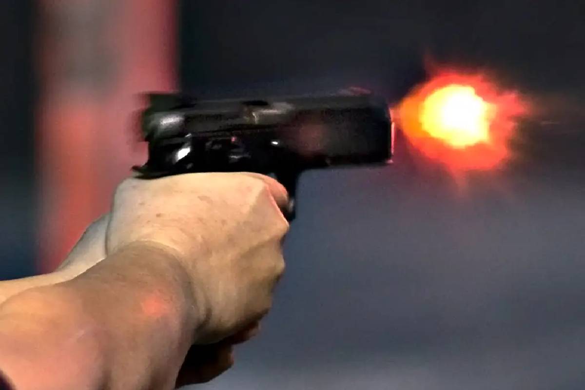 முச்சக்கரவண்டியை இலக்கு வைத்து தெற்கில் துப்பாக்கிசூடு | Three Wheeler Targeted In Shooting முச்சக்கரவண்டியை இலக்கு வைத்து தெற்கில் துப்பாக்கிசூடு | Three Wheeler Targeted In Shooting
