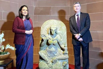 லண்டனில் கண்டுபிடிக்கப்பட்ட பழங்கால இந்திய சிற்பம் மீண்டும் ஒப்படைப்பு!