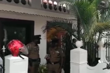 திருகோணமலை  தனியார் விடுதி ஒன்றில்  மீட்கப்பட்ட மூவரால் பரபரப்பு