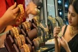 தங்கத்தின் விலை மாற்றம்; நகைப்பிரியர்கள் மகிழ்ச்சி
