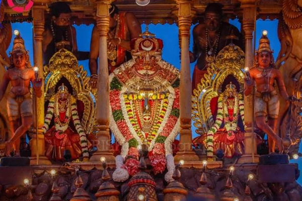 வரலாற்று பிரசித்தி பெற்ற  யாழ் நல்லூர் கந்தசுவாமி ஆலய இரதோற்சவம் இன்று! பெரும் திரளென கலந்துகொண்ட பக்தர்கள் | Today Is Historic Nalliyampathy Akara Kandaswamy